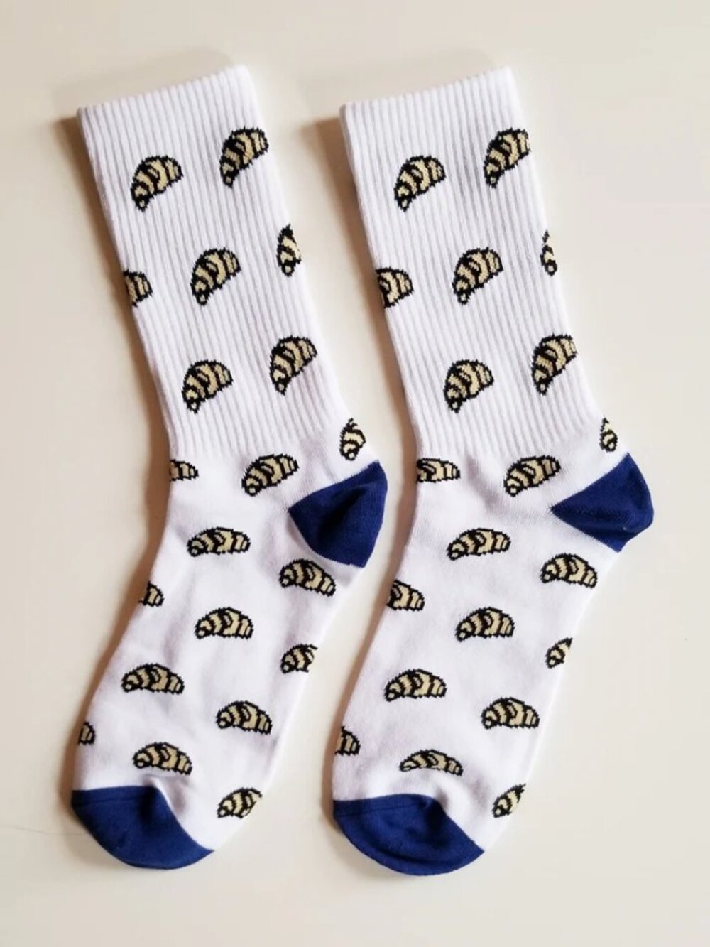 French-York Socks Croissant wom(men) New NWT